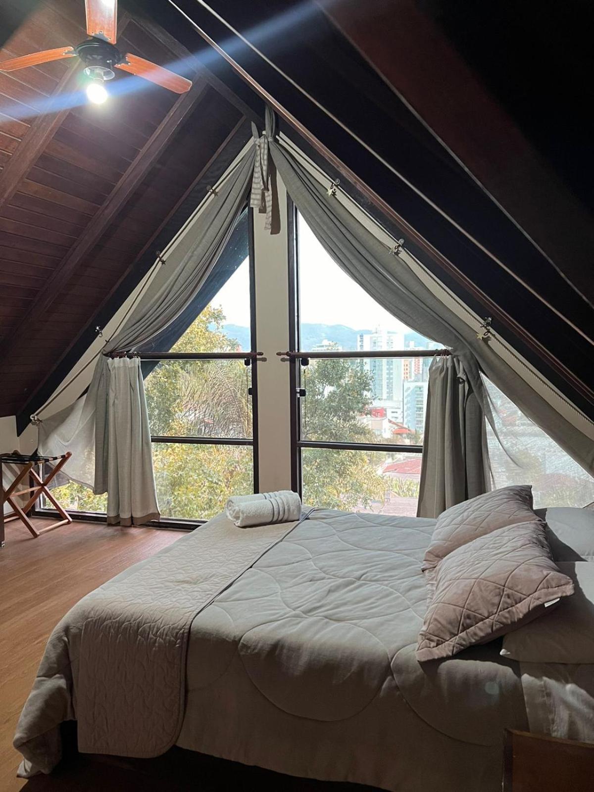 Pousada Casa Da Pedra Blumenau Eksteriør billede